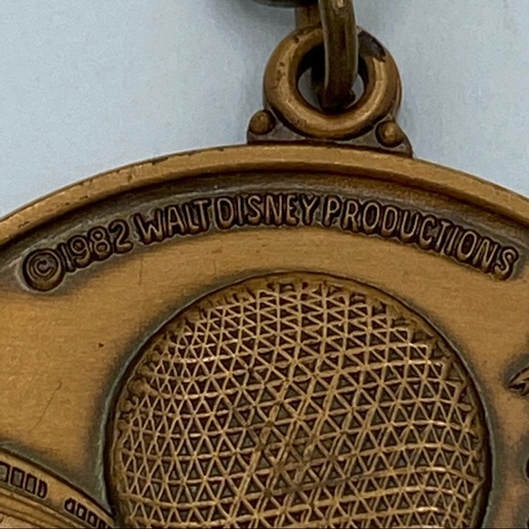 Vintage 1982 Disney Walt Disney World Epcot Center Golden Bronze Coin Keychain - Picture 4 of 6